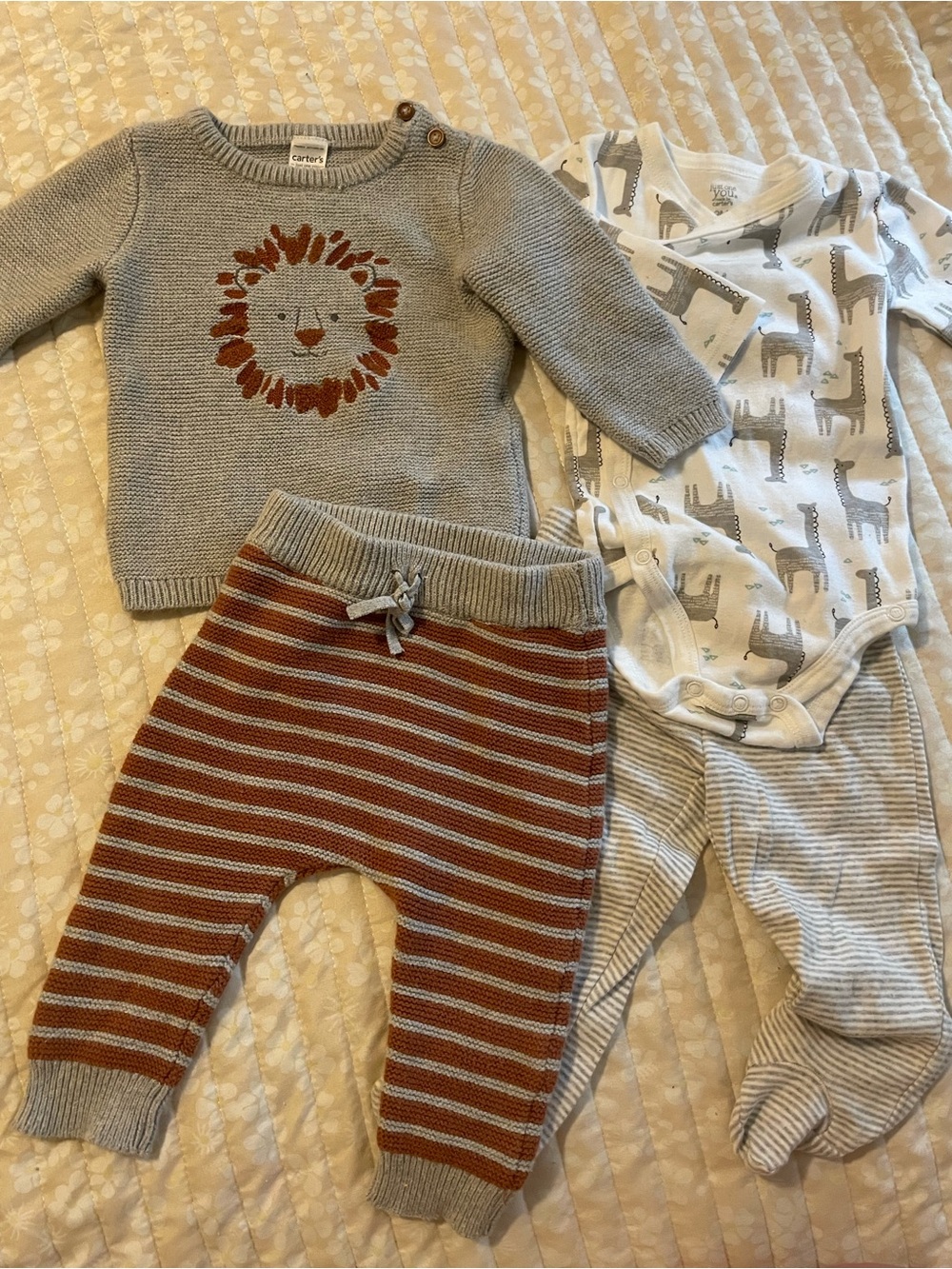 Knitted Footed 2 outfits Matching Lion Giraffe 4pcs Set Lot 9m Boys EUC